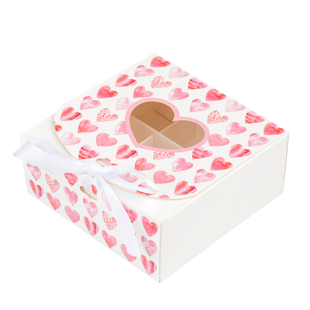 Коробка для 9 конфет «Сердца красные» с окном и лентой, 115×115×55 мм от производителя в Кирове